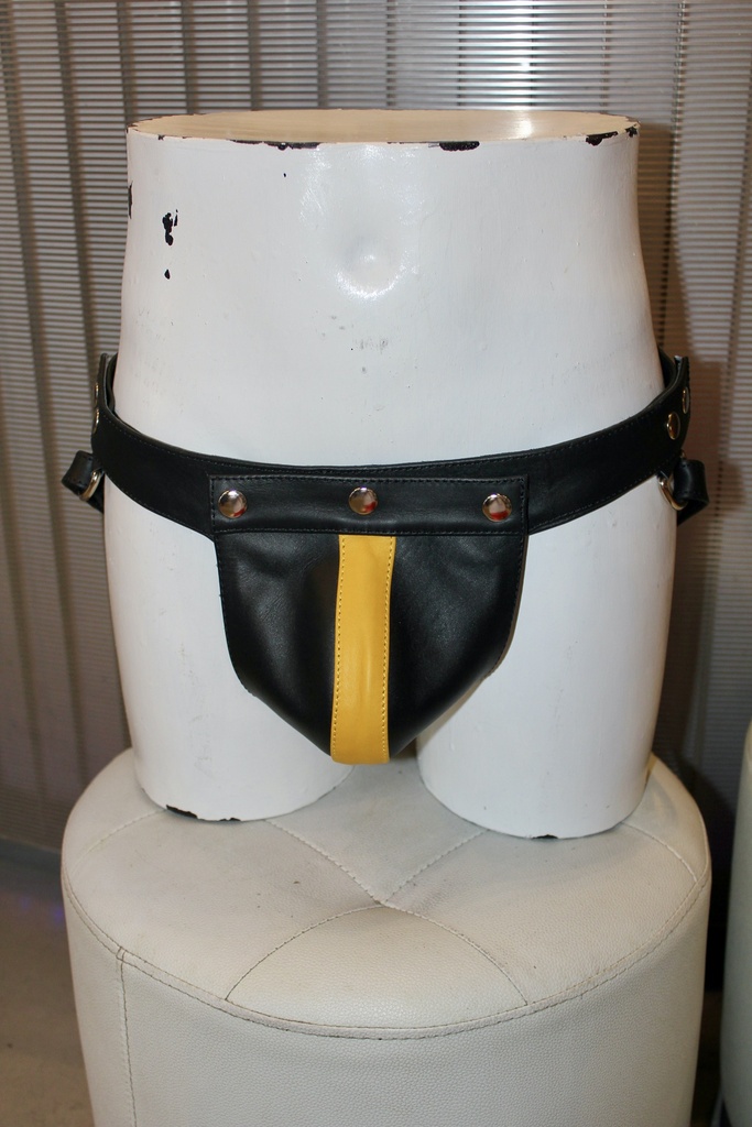 GAYT*GEAR LEATHER SNAP JOCK POUCH