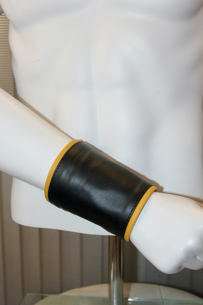 GAYT*GEAR LEATHER GAUNTLET CUFF W/ STRIPE