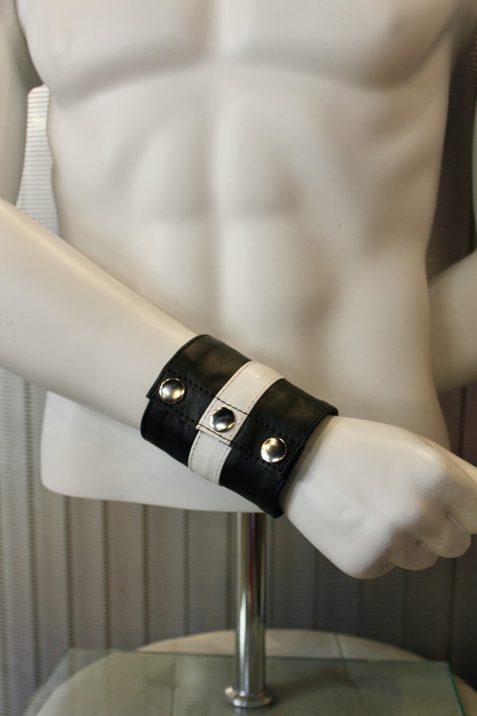 GAYT*GEAR LEATHER ZIP WALLET CUFF